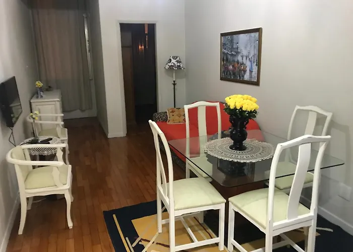 Aptº de 2 quartos em Copacabana- metro Cantagalo